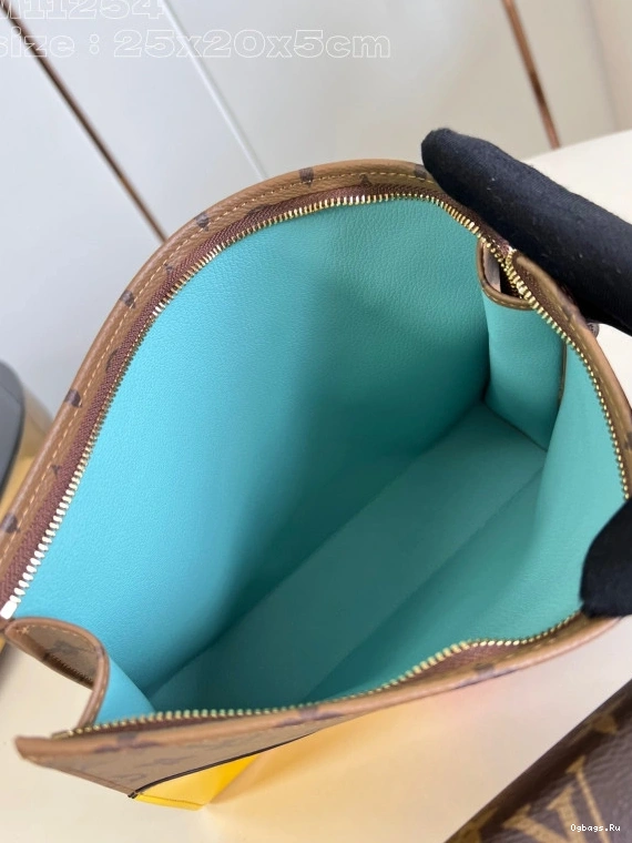 VUITTON Toilet Pouch-25*20*5.5cm LOUIS Trio 0320